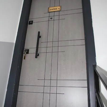 Laos Town Hause 公寓 *